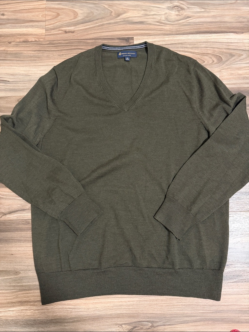 BROOKS BROTHERS Men’s Italian Yarn 100% Merino Wool Olive V Neck Sweater XL